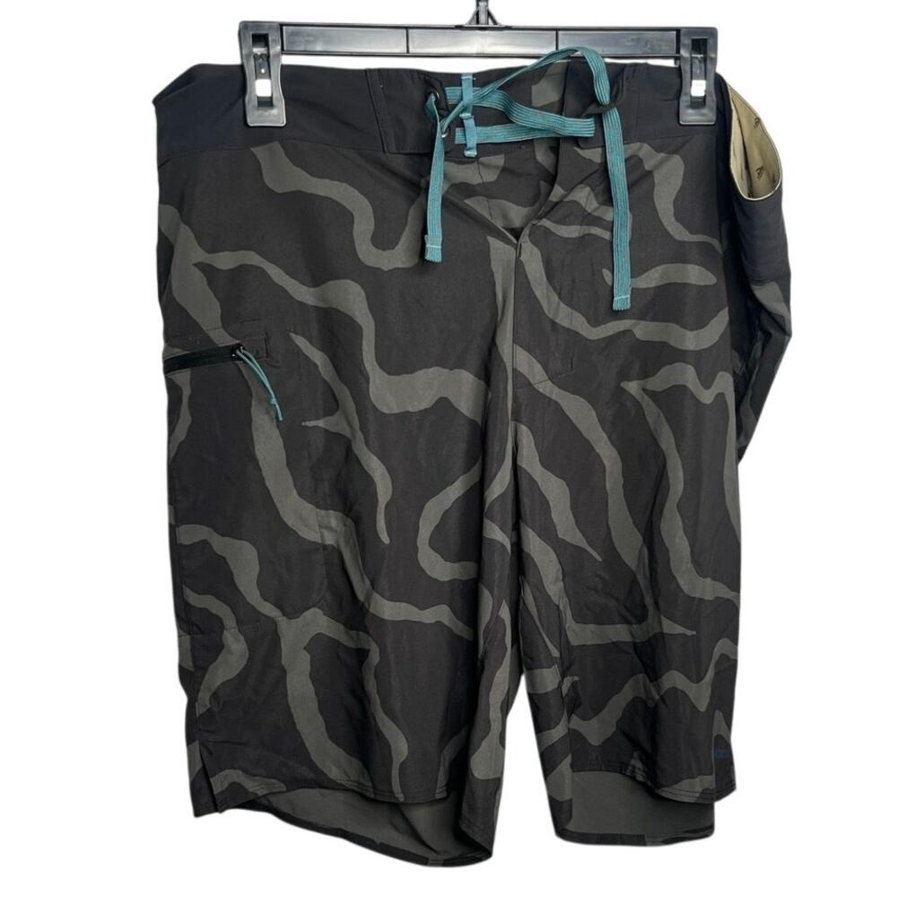 Patagonia Men’s Stretch Hydroflow 19" Board Shorts - Size 36